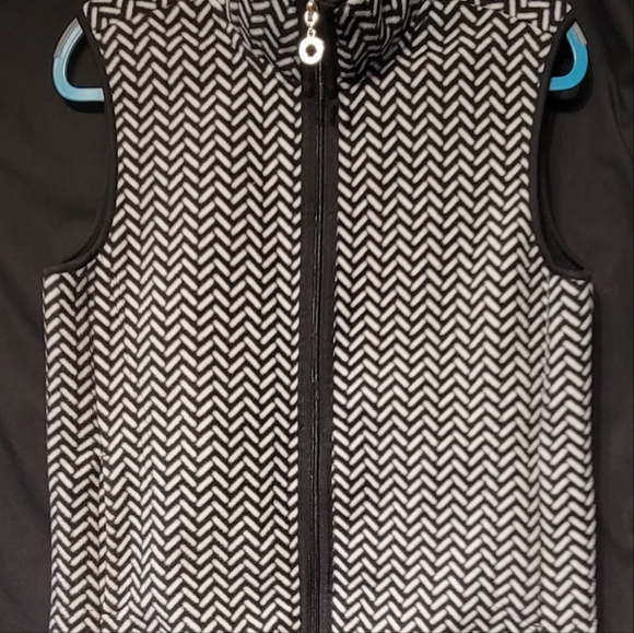 Tweeds medium black/white chevron pattern print vest. - Picture 1 of 8